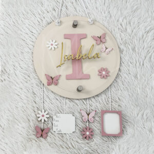 LETRERO PARA BEBÉ CON ACRÍLICO TEMÁTICA DE FLORES Y MARIPOSAS