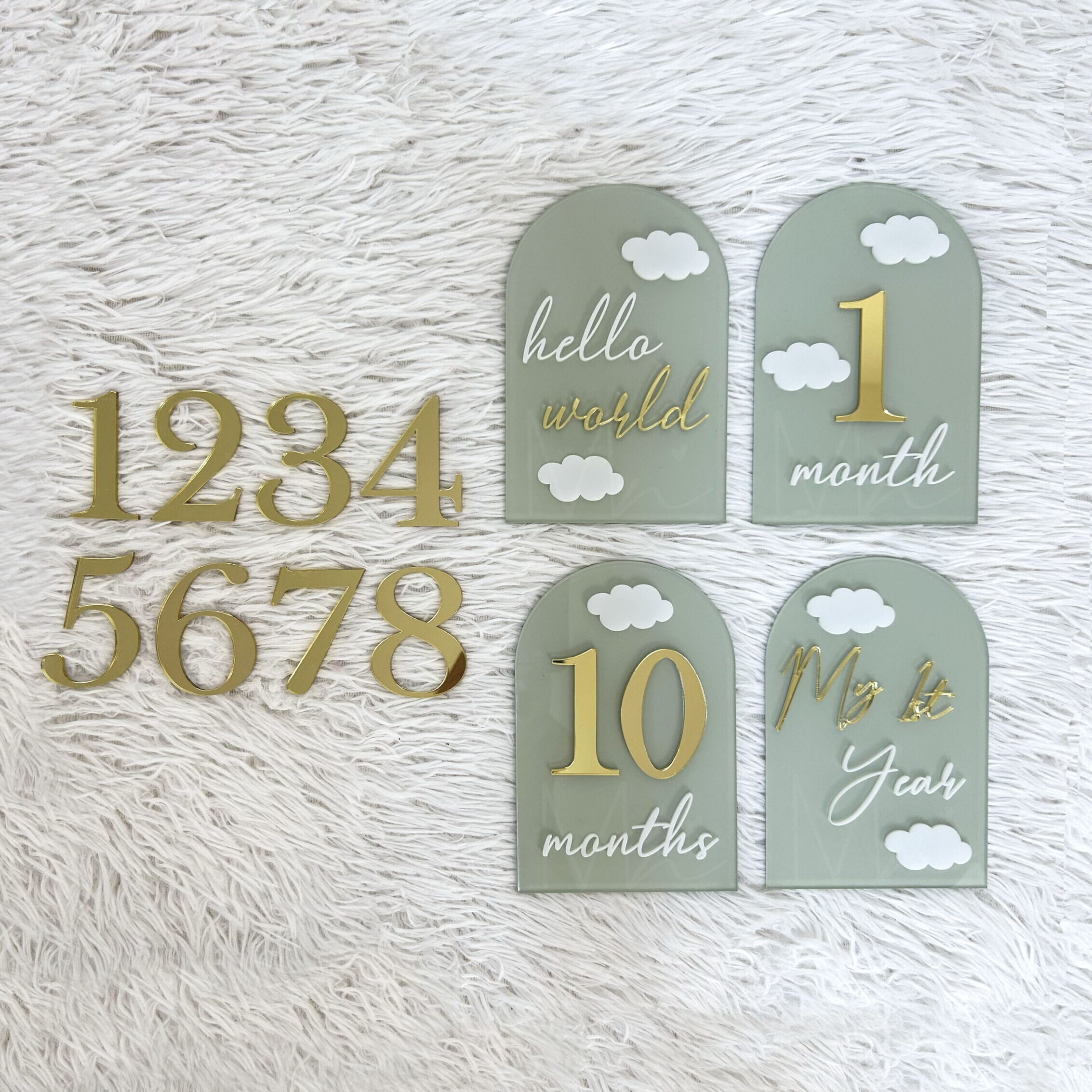 TAGS DE MESES EN ACRÍLICO CON NUBES